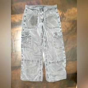 American eagle cargo jeans they are a dark Grey, only worn once